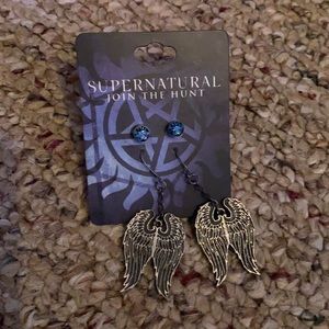 Hot topic supernatural Angel wing castiel earrings Halloween
